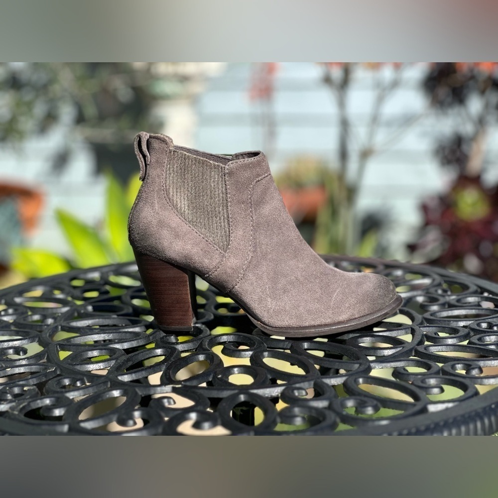 UGG — Cobie II Chelsea Boots - Picture 2 of 8
